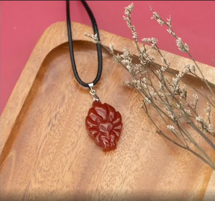 Lucky Fox Queen Stone - Red